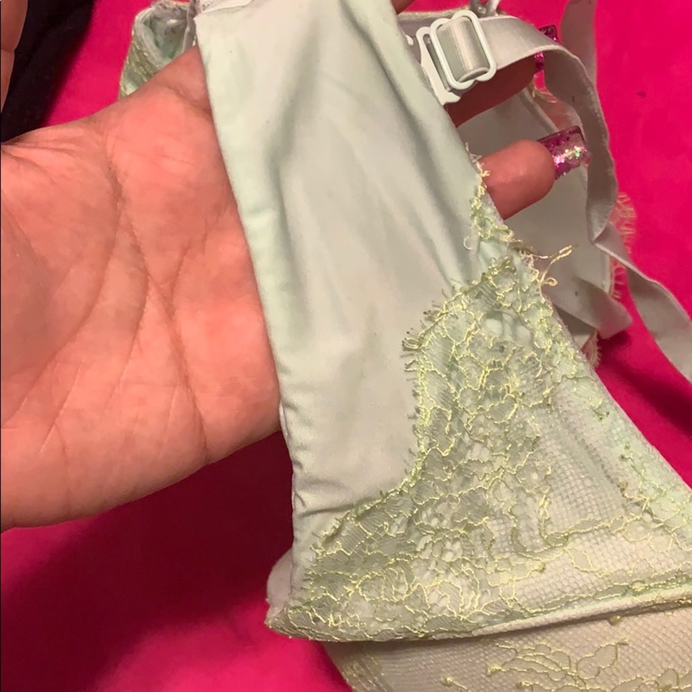 SOLD🚨VS bombshell push up bra - Picture 3 of 4